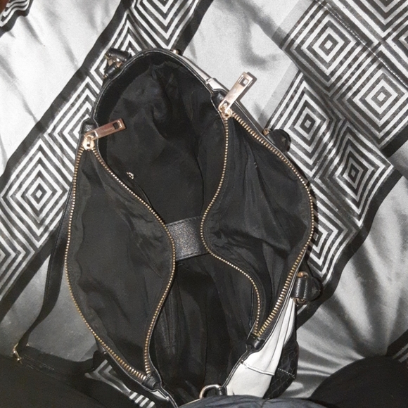 Call it Spring purse - Picture 2 of 2